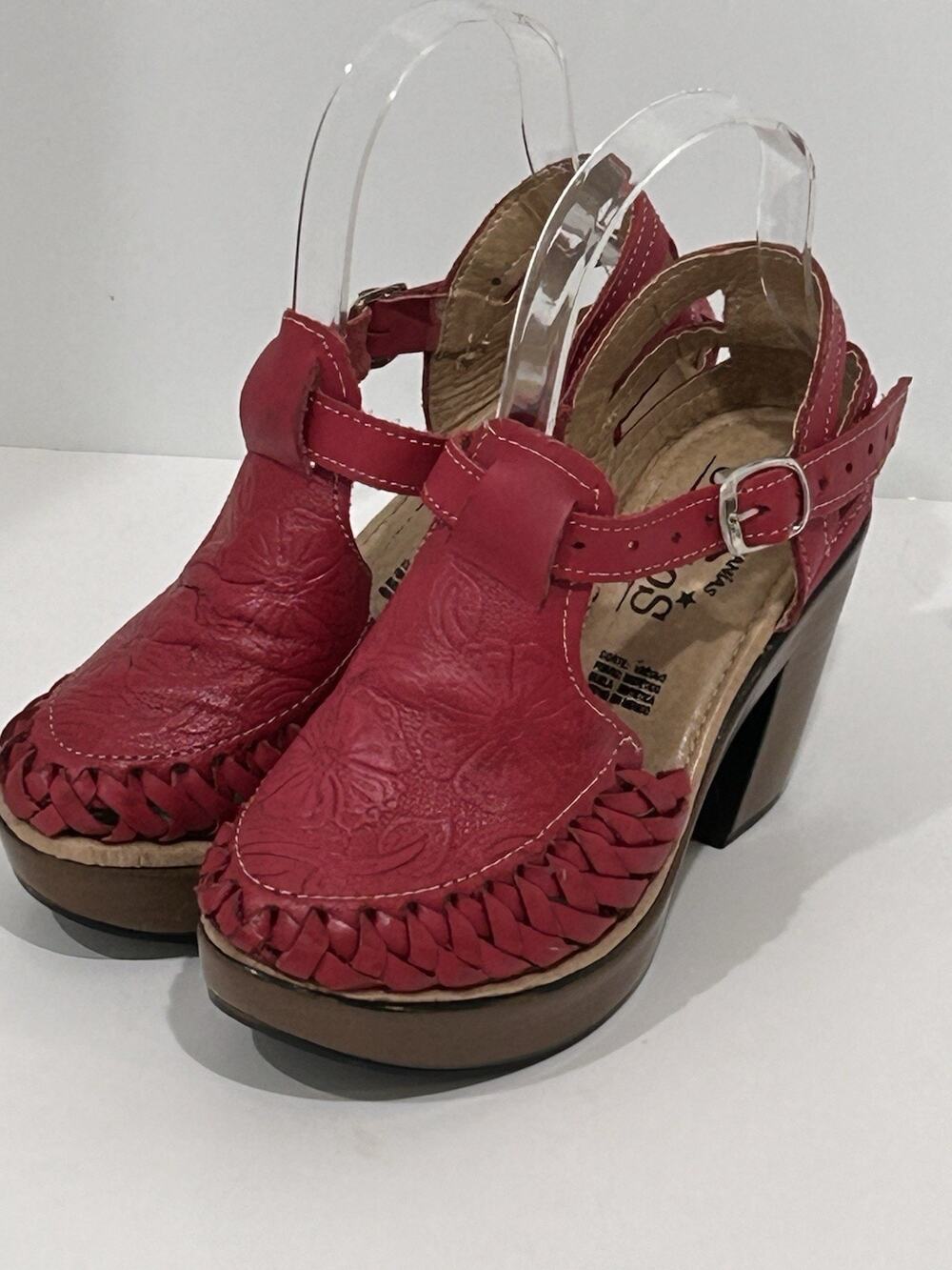 Carlitos Sandal Red Leather Size 6 Heels Closed Front